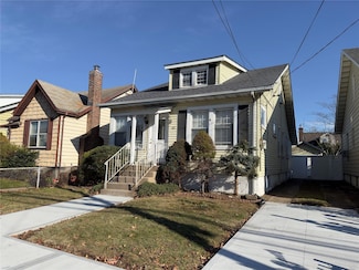 61 James St, Franklin Square, NY 11010