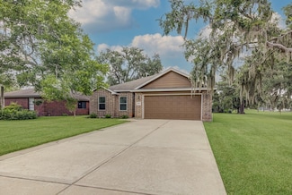 2440 Olympia Dr, West Columbia, TX 77486