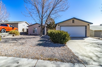 818 Saguaro St, Bloomfield, NM 87413