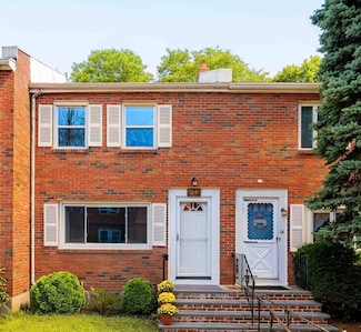 24 Goldsmith St, Jamaica Plain, MA 02130