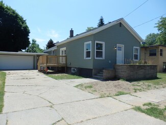 305 2nd Ave, Manistee, MI 49660