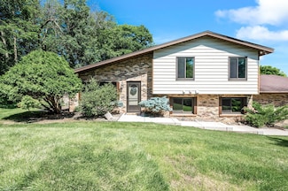 1010 Zanzibar Ln N, Plymouth, MN 55447