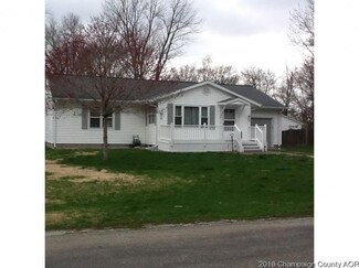 633 N Piatt St, Bement, IL 61813