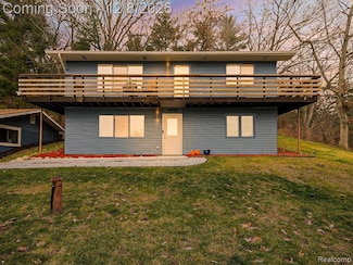 9900 S Big School Lot Lake Rd, Holly, MI 48442