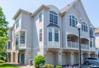 903 Regal Blvd Unit 142, Livingston, NJ 07039