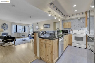 545 Pierce St Unit 3002, Albany, CA 94706
