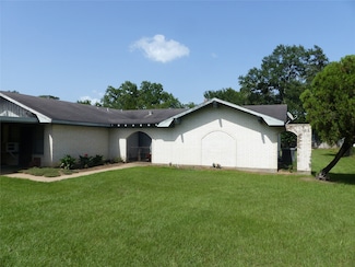 415 N Atchison St, Sealy, TX 77474