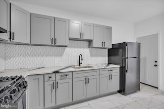 906 N 4th St, Camden, NJ 08102