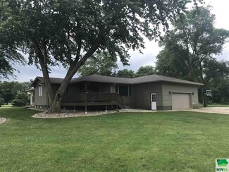 46704 Coyote St, Vermillion, SD 57069