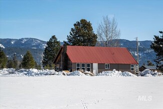 19 Pine Cone Ln, Cascade, ID 83611