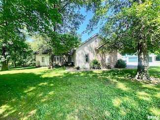 10950 Prestwick Dr, Benton, IL 62812