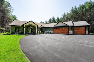 6745 S Lowes Creek Rd, Eau Claire, WI 54701