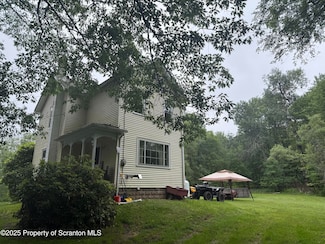 213 Homestead Dr, Roaring Brook Township, PA 18444
