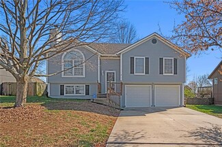 1607 W Christi Ln, Raymore, MO 64083