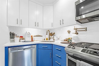 26-25 141st St Unit 1B, Flushing, NY 11354
