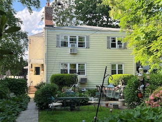 196-19 42nd Rd, Flushing, NY 11358