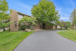 3870 Glen Falls Dr, Bloomfield Hills, MI 48302