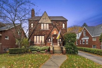 975 Fisher Rd, Grosse Pointe, MI 48230