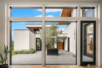 9243 NE 20th St, Clyde Hill, WA 98004
