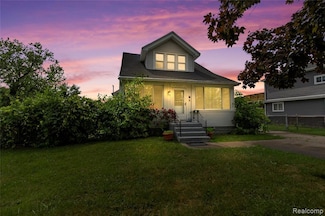 27371 Demrick St, Roseville, MI 48066
