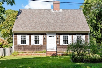 426 Old Post Rd, Cotuit, MA 02635