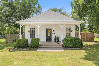 202 Brewster Ave, Florence, TX 76527