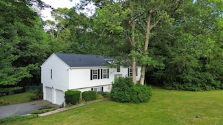19 Peach Tree Hill Ave, Ledyard, CT 06339