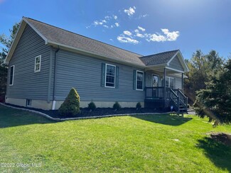 128 Haunted Cir, Coxsackie, NY 12051