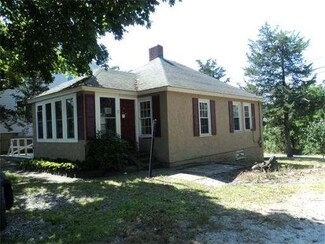 13 Almeida St, Wareham, MA 02571