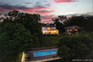 584 Black Hawk Dr, Lake Ozark, MO 65049