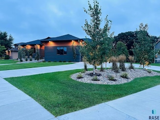 8900 E Palametto Cir, Sioux Falls, SD 57110