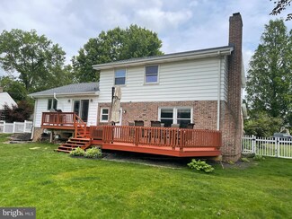 66 Hickory Ln, Leola, PA 17540