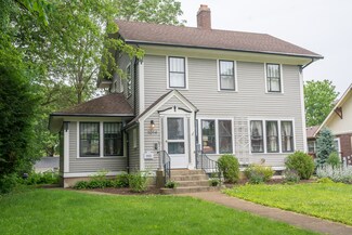 1014 Saint John St, Elgin, IL 60120