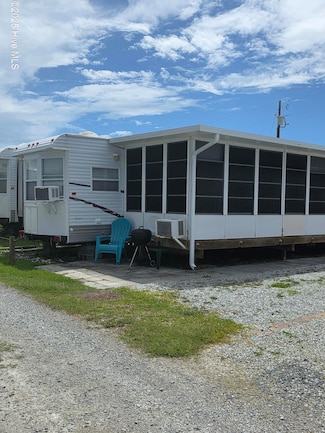 75 Leeward St, North Topsail Beach, NC 28460