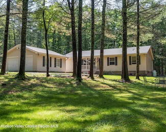 12 Summit Dr, Highland, NY 12792
