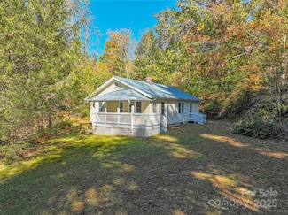 96 Thompson Rd, Spruce Pine, NC 28777