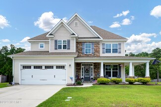 422 Wolfe Ln, Hubert, NC 28539