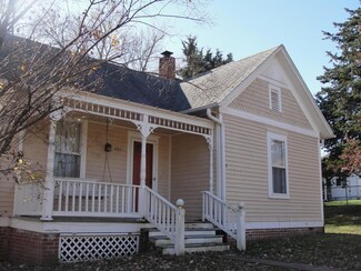 402 High St, Arrow Rock, MO 65320