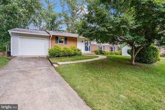 8526 Fairburn Dr, Springfield, VA 22152