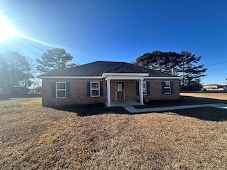 104 Sue Ellen, Headland, AL 36345