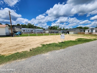 27 Moore St, Elizabethtown, NC 28337