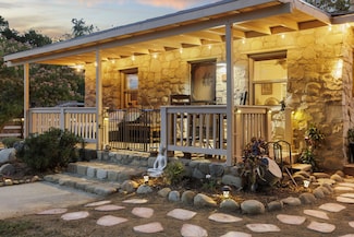 335 Burnham Rd, Oak View, CA 93022
