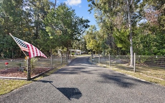 224 SW Newark Dr, Fort White, FL 32038