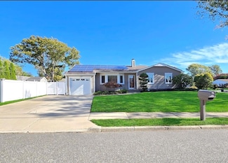 525 Grundy Ave, Holbrook, NY 11741