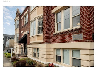 1529 SE Hawthorne Blvd Unit 105, Portland, OR 97214