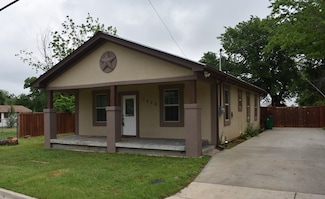 1424 Woods Ln, Haltom City, TX 76117