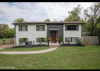 3920 Deerfield Rd, Knoxville, TN 37921