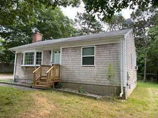 91 Eldridge Ave, Hyannis, MA 02601