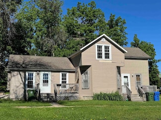 407 Cedar St, Charles City, IA 50616