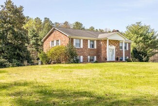 521 Naylors Beach Rd, Warsaw, VA 22572